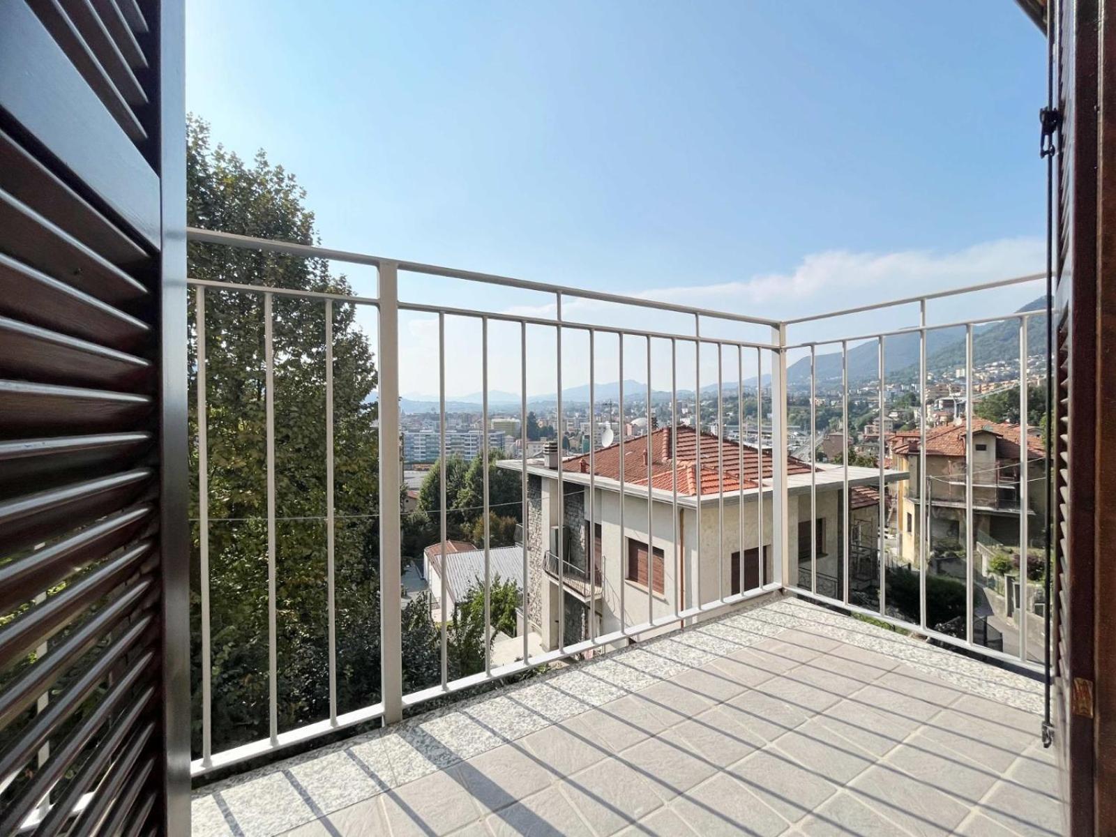 Appartamento Confortevole Con Terrazza Комо Экстерьер фото